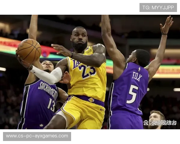 詹姆斯助攻精妙带动全队,湖人漂亮收官