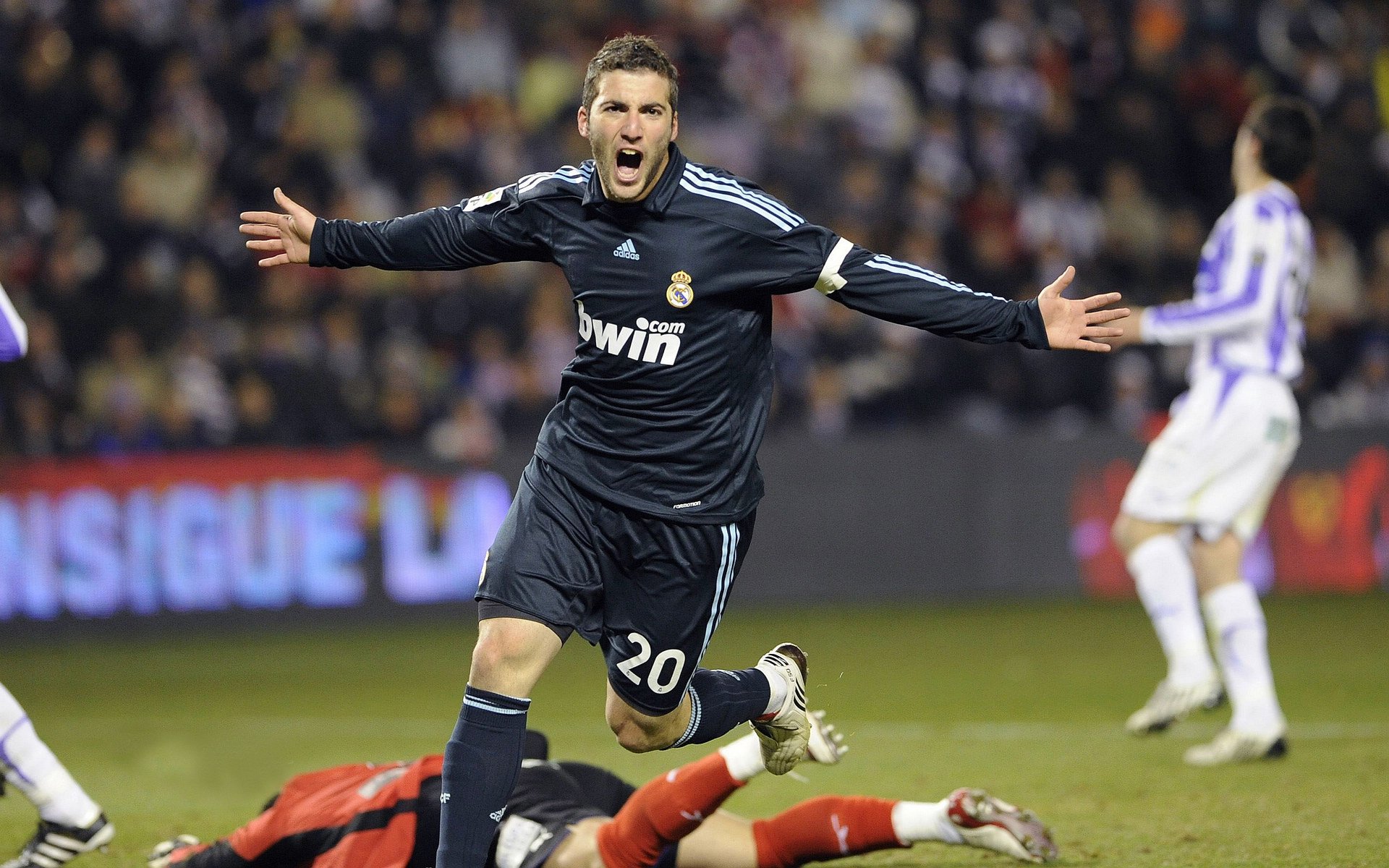 _逆境反弹：赛场上的奇迹逆转瞬间_，逆境中反弹